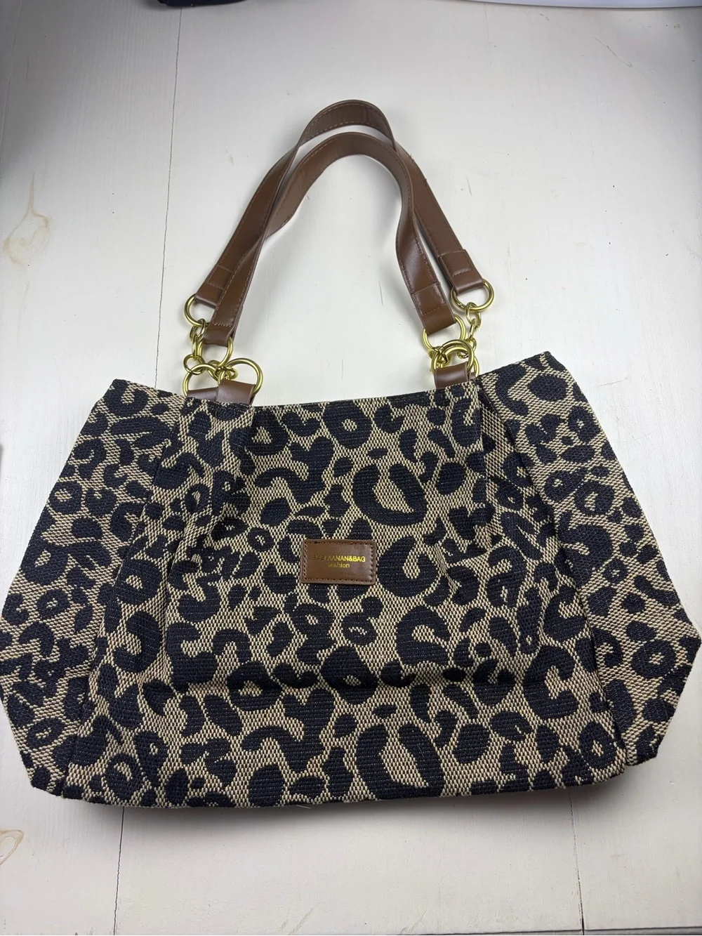 Leopard-Pattern Shoulder Bag with Brown Handles